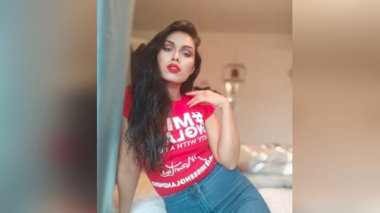 মিস ইংল্যান্ডের শিরোপা জিতলেন ভারতীয় বংশোদ্ভুত এই বাঙালী কন্যা মিস ইংল্যান্ডের শিরোপা জিতলেন ভারতীয় বংশোদ্ভুত এই বাঙালী কন্যা