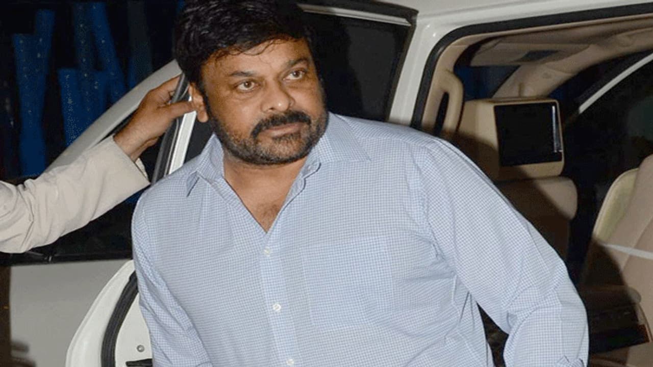 విమానానికి తృటిలో తప్పిన ప్రమాదం: ప్రయాణికుల్లో చిరంజీవి విమానానికి తృటిలో తప్పిన ప్రమాదం: ప్రయాణికుల్లో చిరంజీవి