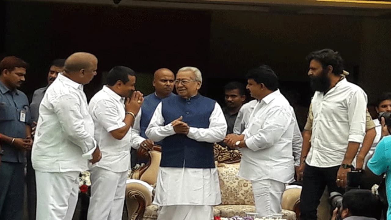 రాజ్ భవన్ లో గవర్నర్ పుట్టిన రోజు వేడుకలు రాజ్ భవన్ లో గవర్నర్ పుట్టిన రోజు వేడుకలు