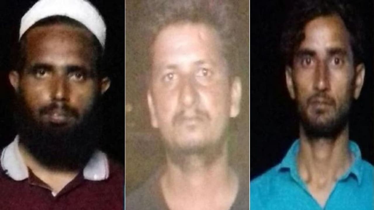 পাকিস্তানি চর সন্দেহে আটক তিন, চলছে জিজ্ঞাসাবাদ পাকিস্তানি চর সন্দেহে আটক তিন, চলছে জিজ্ঞাসাবাদ