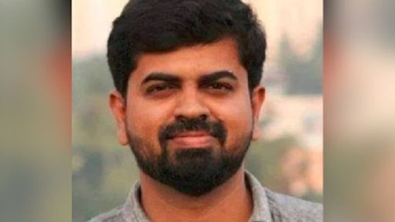 കെ എം ബഷീറിന്‍റെ മരണം: 'ഫോണ്‍ കണ്ടെത്താത്തതില്‍ ദുരൂഹത, സിബിഐ അന്വേഷണം വേണം', സഹോദരന്‍ കോടതിയില്‍