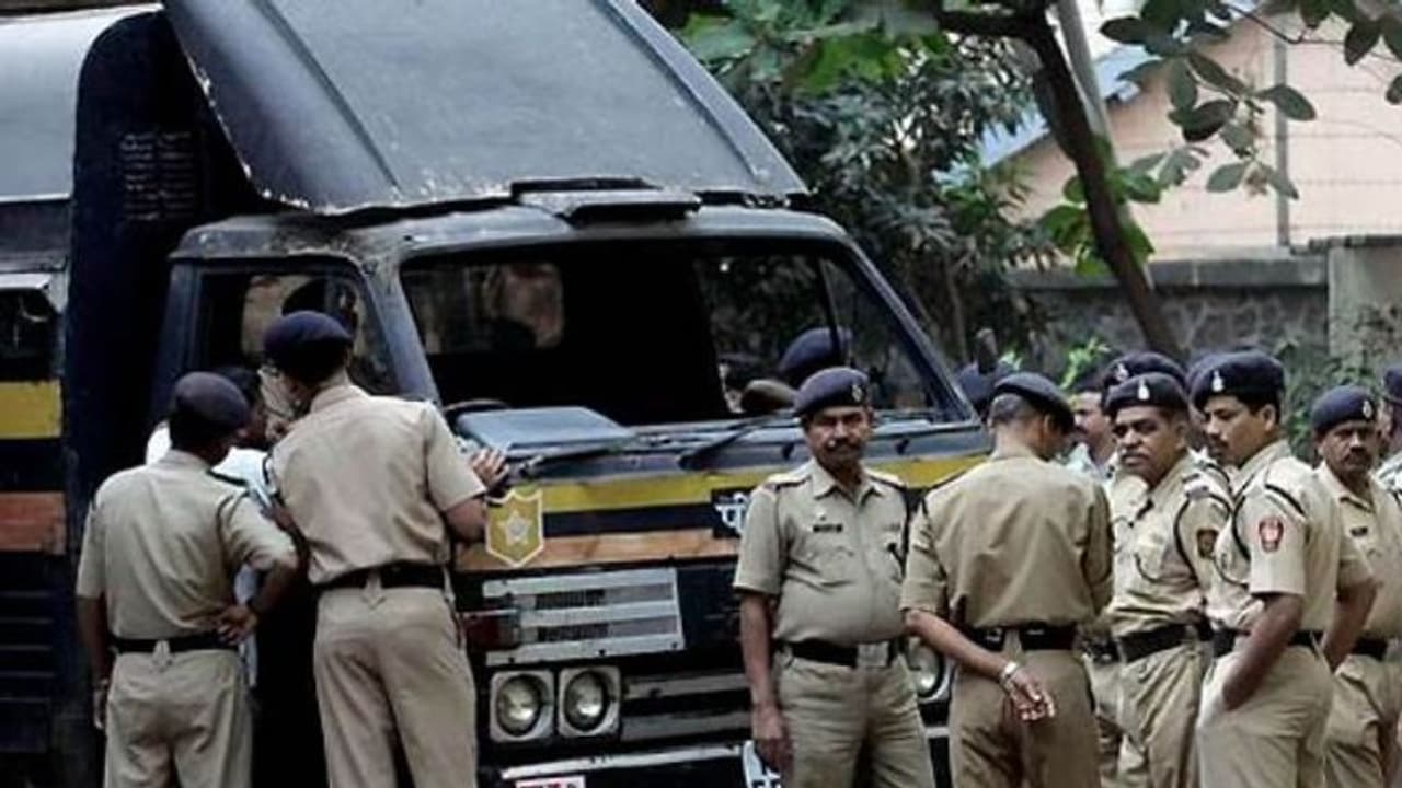 ఓ వ్యక్తి ఉన్మాదం: ఐదుగురు కుటుంబసభ్యుల్ని చంపి.. ఆత్మహత్య