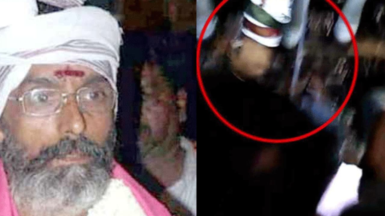 திருவாரூரில் சோகம்... தேரில் இருந்து தலைக்குப்புற கீழே விழுந்த தலைமை குருக்கள் உயிரிழப்பு..! திருவாரூரில் சோகம்... தேரில் இருந்து தலைக்குப்புற கீழே விழுந்த தலைமை குருக்கள் உயிரிழப்பு..!