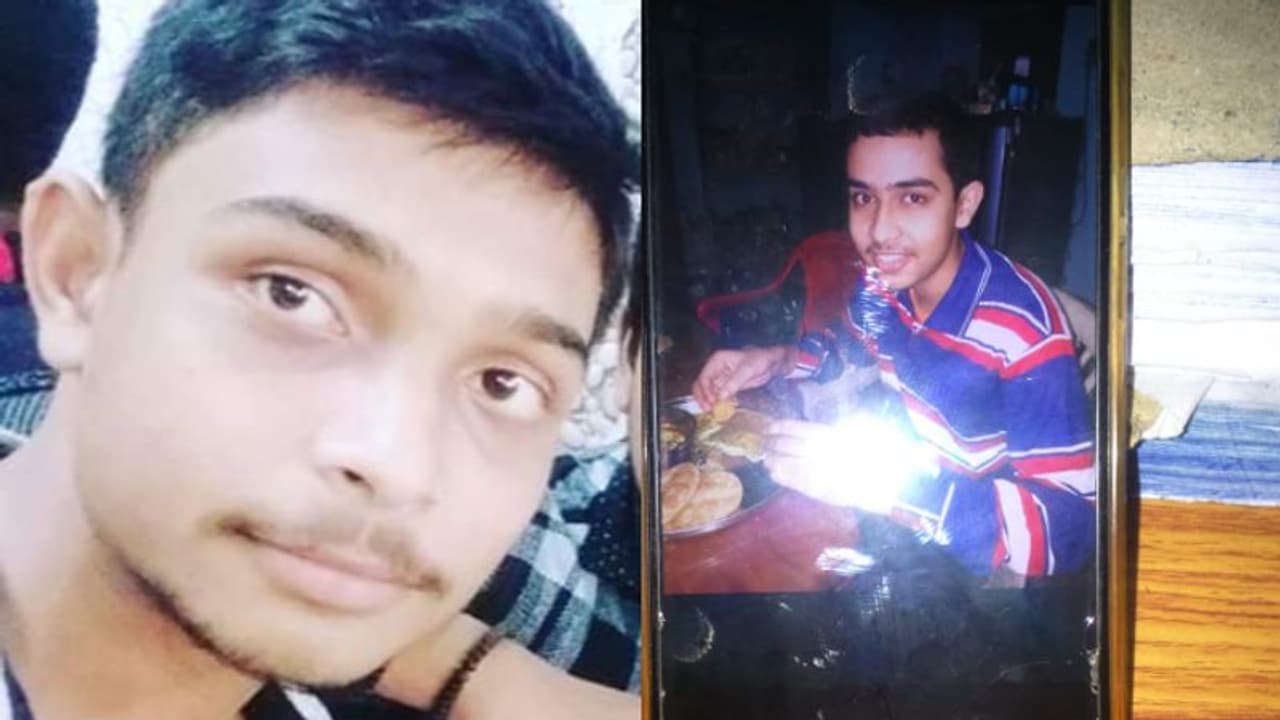 বাড়ি যাওয়ার টিকিট কেটেও সিদ্ধান্ত বদল, রেল লাইনে শুয়েছিল হৃষিক বাড়ি যাওয়ার টিকিট কেটেও সিদ্ধান্ত বদল, রেল লাইনে শুয়েছিল হৃষিক