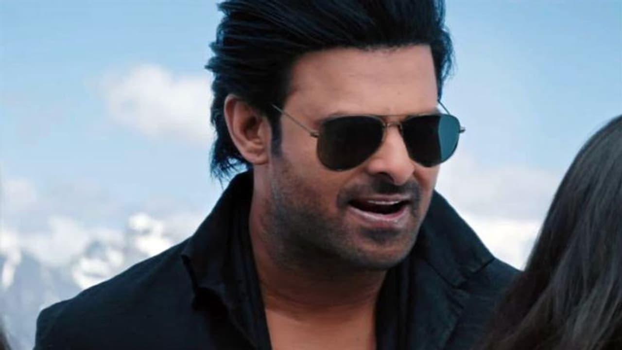 'సాహో': ప్రభాస్ లుక్స్ ని ట్రోల్ చేస్తోన్న నెటిజన్లు! 'సాహో': ప్రభాస్ లుక్స్ ని ట్రోల్ చేస్తోన్న నెటిజన్లు!