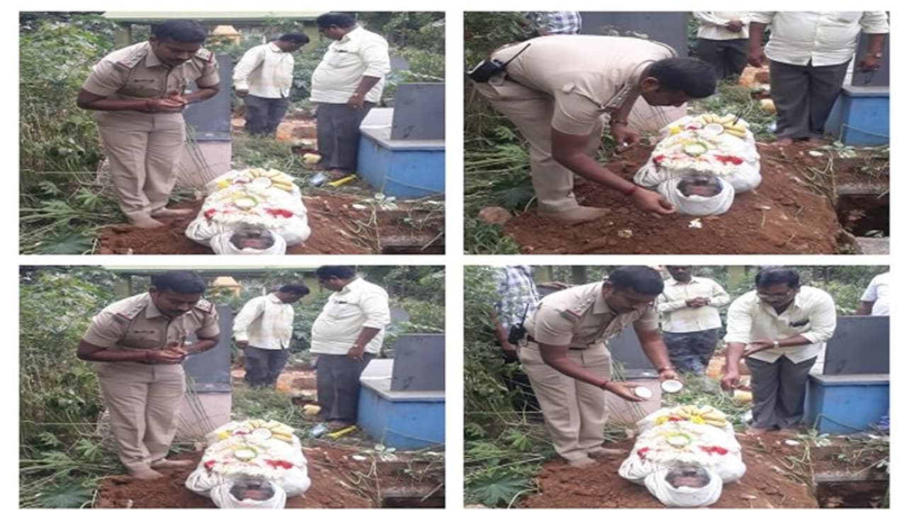 ಅನಾಥ ಶವಕ್ಕೆ ಅಂತ್ಯಸಂಸ್ಕಾರ ಮಾಡಿ ಮಾನವೀಯತೆ ಮೆರೆದ ಬೆಂಗಳೂರು ಪೊಲೀಸ್ರು..!