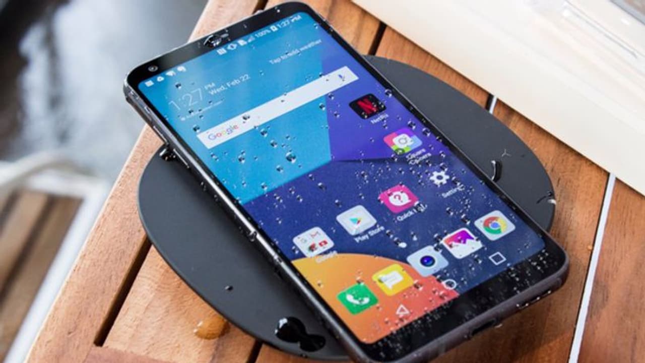 ‘బిస్కెట్’ బిస్కెట్టైనా.. స్మార్ట్ఫోను హాట్కేకే! ‘బిస్కెట్’ బిస్కెట్టైనా.. స్మార్ట్ఫోను హాట్కేకే!