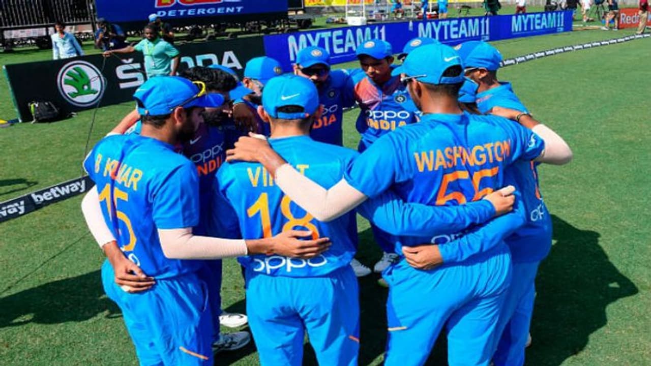 ফের ব্যর্থ মিডল অর্ডার, ৯৬ তাড়া করতেই কালঘাম ছুটল বিরাটদের ফের ব্যর্থ মিডল অর্ডার, ৯৬ তাড়া করতেই কালঘাম ছুটল বিরাটদের