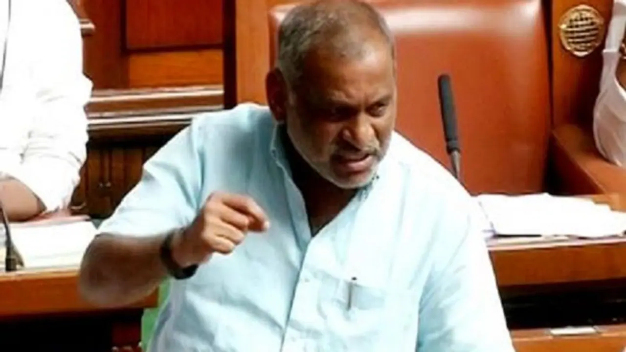 Religious Conversion: SC/ST ಕ್ರೈಸ್ತ ಧರ್ಮಕ್ಕೆ ಮತಾಂತರ ಆದರೆ ಅಲ್ಪಸಂಖ್ಯಾತ ಆಗ್ತಾರಾ?: ಸಚಿವರು ಹೇಳೋದೇನು? Religious Conversion: SC/ST ಕ್ರೈಸ್ತ ಧರ್ಮಕ್ಕೆ ಮತಾಂತರ ಆದರೆ ಅಲ್ಪಸಂಖ್ಯಾತ ಆಗ್ತಾರಾ?: ಸಚಿವರು ಹೇಳೋದೇನು?