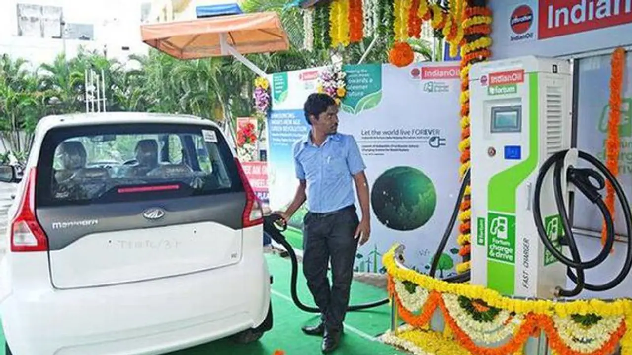 చార్జింగ్ స్టేషన్ల జోరు.. సర్కార్ హుషారు.. ప్రైవేట్, ప్రభుత్వ సంస్థల స్పీడ్ చార్జింగ్ స్టేషన్ల జోరు.. సర్కార్ హుషారు.. ప్రైవేట్, ప్రభుత్వ సంస్థల స్పీడ్