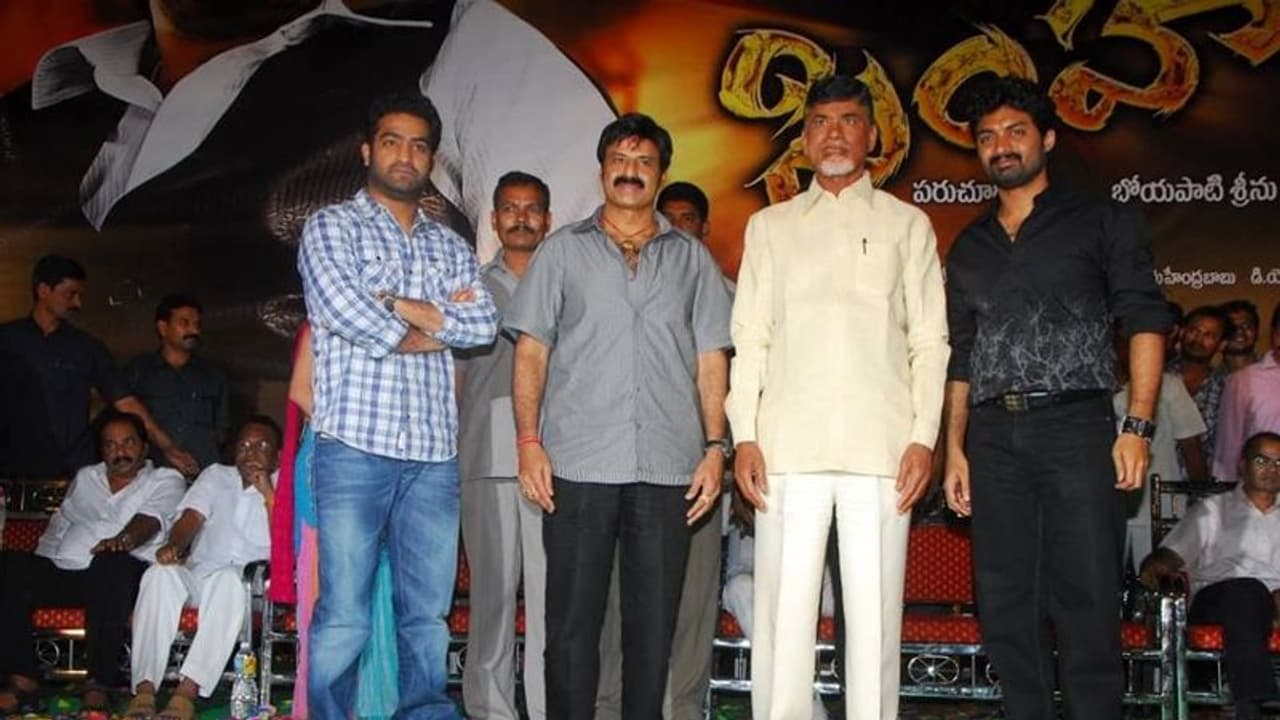 జూ.ఎన్టీఆర్పై వంశీ వ్యాఖ్యలు: మళ్లీ ముందుకొచ్చిన నారా, నందమూరి మధ్య తేడాలు జూ.ఎన్టీఆర్పై వంశీ వ్యాఖ్యలు: మళ్లీ ముందుకొచ్చిన నారా, నందమూరి మధ్య తేడాలు