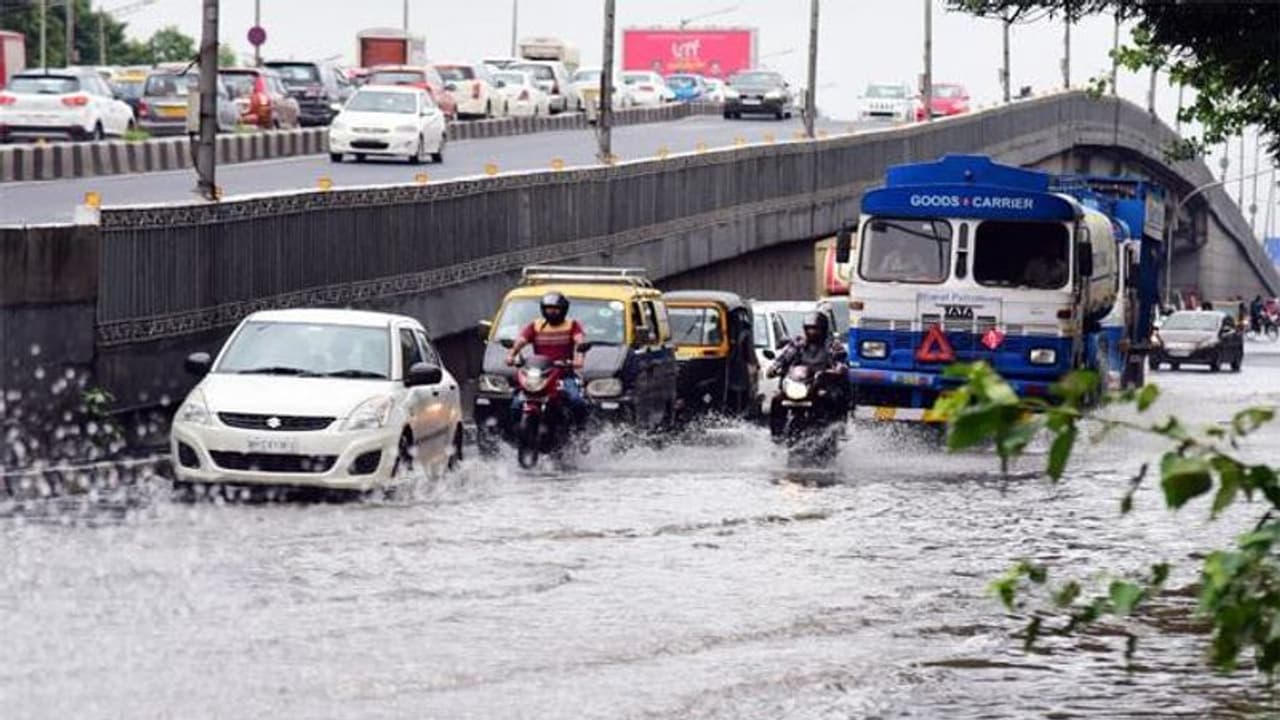 Maharashtra rains: 16 year old washed away in flood; heavy downpour expected to continue