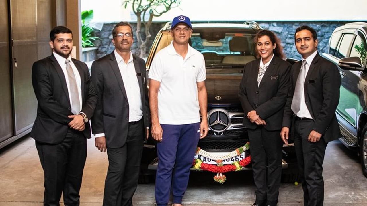 ಮರ್ಸಿಡೀಸ್ ಬೆಂಝ್ GLE ಖರೀದಿಸಿದ ದ್ರಾವಿಡ್; ಇಲ್ಲಿದೆ ಈ ಕಾರಿನ ವಿಶೇಷತೆ! ಮರ್ಸಿಡೀಸ್ ಬೆಂಝ್ GLE ಖರೀದಿಸಿದ ದ್ರಾವಿಡ್; ಇಲ್ಲಿದೆ ಈ ಕಾರಿನ ವಿಶೇಷತೆ!