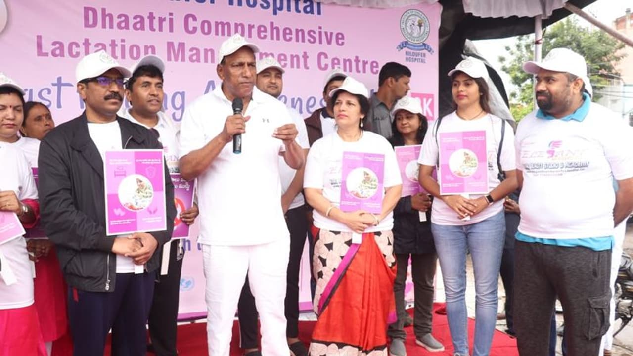 డబ్బా పాలు వద్దు తల్లి పాలు ముద్దు: మంత్రి మల్లారెడ్డి డబ్బా పాలు వద్దు తల్లి పాలు ముద్దు: మంత్రి మల్లారెడ్డి