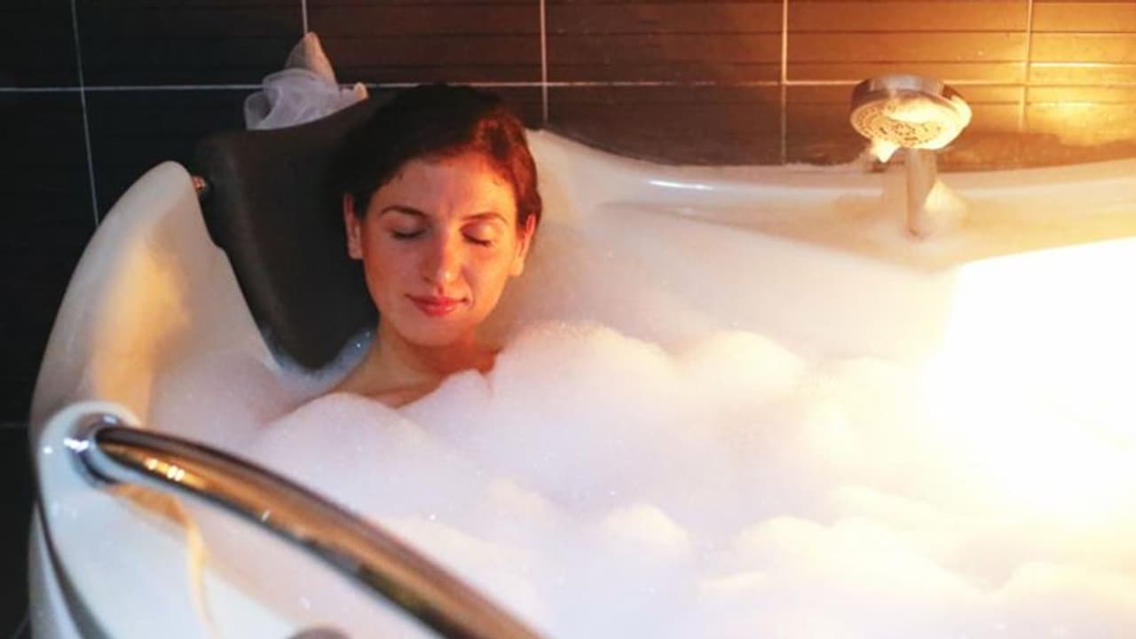 रात को इस समय सोने पर आती है गहरी नींद, जानें एक्सपर्ट्स की राय रात को इस समय सोने पर आती है गहरी नींद, जानें एक्सपर्ट्स की राय