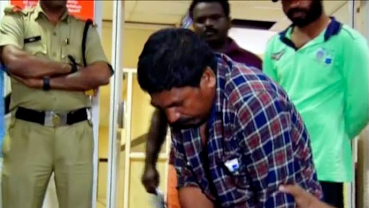 കള്ളന് മൊട്ടജോസിനെ പിടികൂടി പൊലീസില് ഏല്പ്പിച്ചവര്ക്കെതിരെ കേസ് കള്ളന് മൊട്ടജോസിനെ പിടികൂടി പൊലീസില് ഏല്പ്പിച്ചവര്ക്കെതിരെ കേസ്