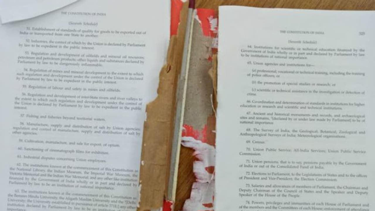 राज्यसभा: धारा 370 पर सरकार के संकल्प के विरोध में पीडीपी सांसद ने संविधान की प्रति फाड़ी राज्यसभा: धारा 370 पर सरकार के संकल्प के विरोध में पीडीपी सांसद ने संविधान की प्रति फाड़ी