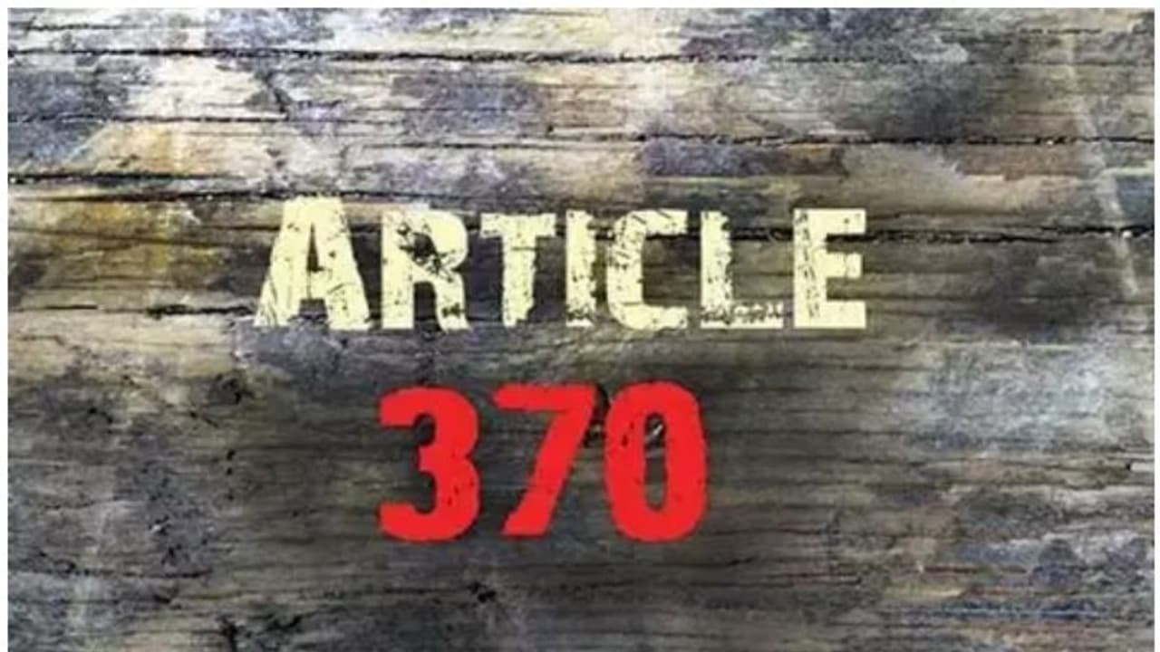 കശ്മീരിന് പ്രത്യേക പദവി എങ്ങനെ വന്നു? ആര്ട്ടിക്കിള് 370, 35 എ; അറിയേണ്ടതെല്ലാം കശ്മീരിന് പ്രത്യേക പദവി എങ്ങനെ വന്നു? ആര്ട്ടിക്കിള് 370, 35 എ; അറിയേണ്ടതെല്ലാം
