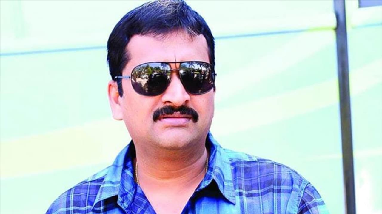 బ్రేకింగ్: సినీ నిర్మాత బండ్ల గణేష్ అరెస్ట్.. బయటపడ్డ మోసం! బ్రేకింగ్: సినీ నిర్మాత బండ్ల గణేష్ అరెస్ట్.. బయటపడ్డ మోసం!
