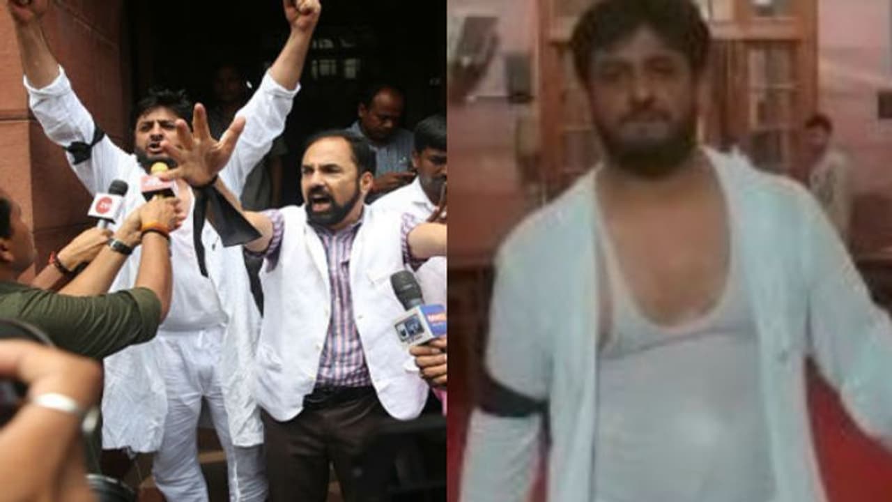 'গণতন্ত্রের জন্য কালো দিন', কাশ্মীর নিয়ে কেন্দ্রের সিদ্ধান্তের প্রতিবাদে বিরোধীরা