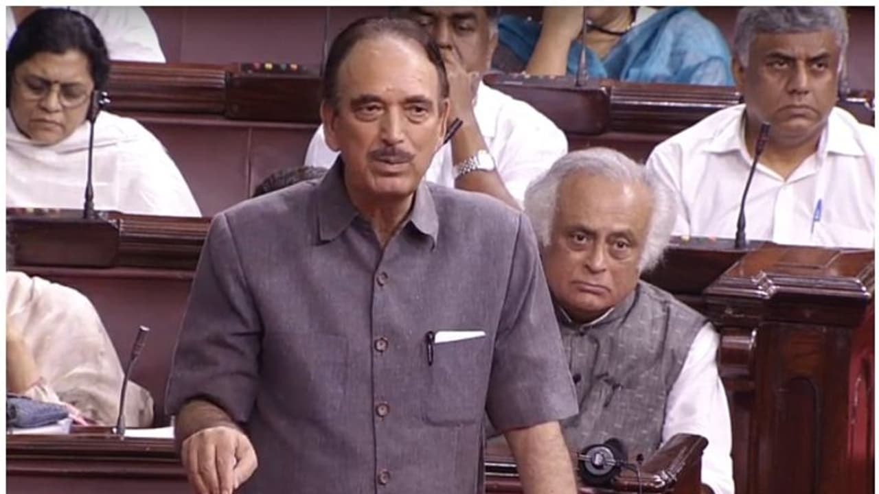 'വോട്ടുബാങ്കിനായി ഒരു സംസ്ഥാനത്തെ കൊന്നു', വികാര നിർഭരമായ പ്രസംഗവുമായി ഗുലാം നബി 'വോട്ടുബാങ്കിനായി ഒരു സംസ്ഥാനത്തെ കൊന്നു', വികാര നിർഭരമായ പ്രസംഗവുമായി ഗുലാം നബി