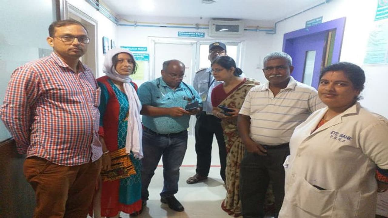 তিন দিনের ছেলের কর্নিয়া দান, সন্তানশোকেও নজির গড়লেন দম্পতি তিন দিনের ছেলের কর্নিয়া দান, সন্তানশোকেও নজির গড়লেন দম্পতি