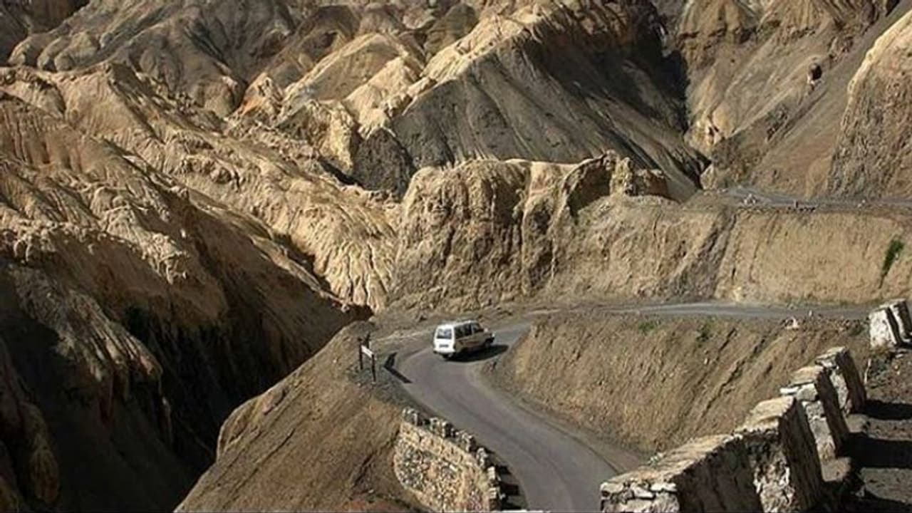 ड्रैगन को जवाबः एलएसी पर भारत ने 15000 और सैनिक तैनात किए ड्रैगन को जवाबः एलएसी पर भारत ने 15000 और सैनिक तैनात किए