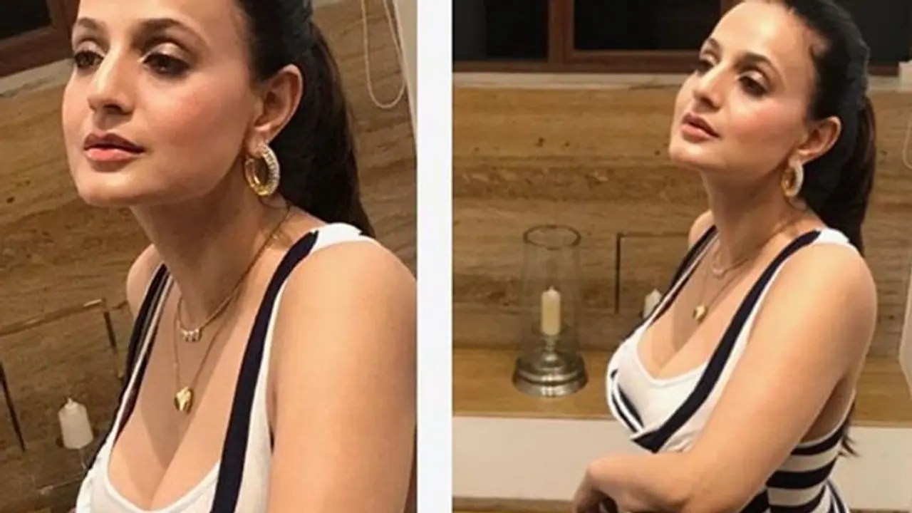 শরীরী উষ্ণতায় কাঁপছে নেটদুনিয়া, ৪৩ এও 'সুপারহট' আমিশা