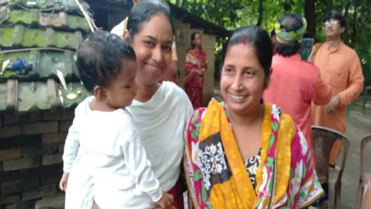 মুসলিম মহিলাকে বাড়িতে আশ্রয়, মুর্শিদাবাদের গ্রামে হিন্দু পুরোহিতকে বয়কট মুসলিম মহিলাকে বাড়িতে আশ্রয়, মুর্শিদাবাদের গ্রামে হিন্দু পুরোহিতকে বয়কট