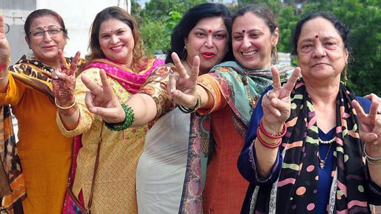 அப்பாடா ! எங்க சொந்த மண்ணுக்கு திரும்பப் போறோம் !! துள்ளிக் குதிக்கும் பண்டிட்கள் !! அப்பாடா ! எங்க சொந்த மண்ணுக்கு திரும்பப் போறோம் !! துள்ளிக் குதிக்கும் பண்டிட்கள் !!