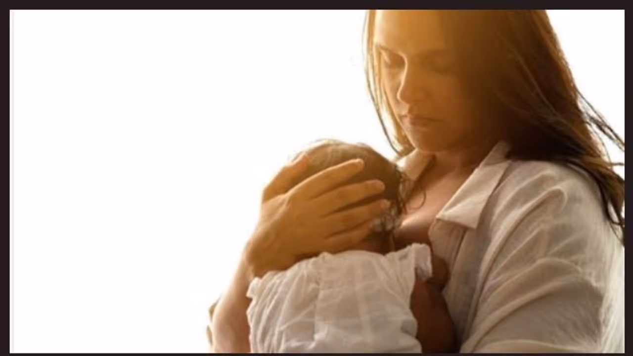 വിമാനത്തില് വച്ചുണ്ടായ 'മുലയൂട്ടല് അനുഭവം' വെളിപ്പെടുത്തി അമ്മയായ നേഹ ധൂപിയ വിമാനത്തില് വച്ചുണ്ടായ 'മുലയൂട്ടല് അനുഭവം' വെളിപ്പെടുത്തി അമ്മയായ നേഹ ധൂപിയ