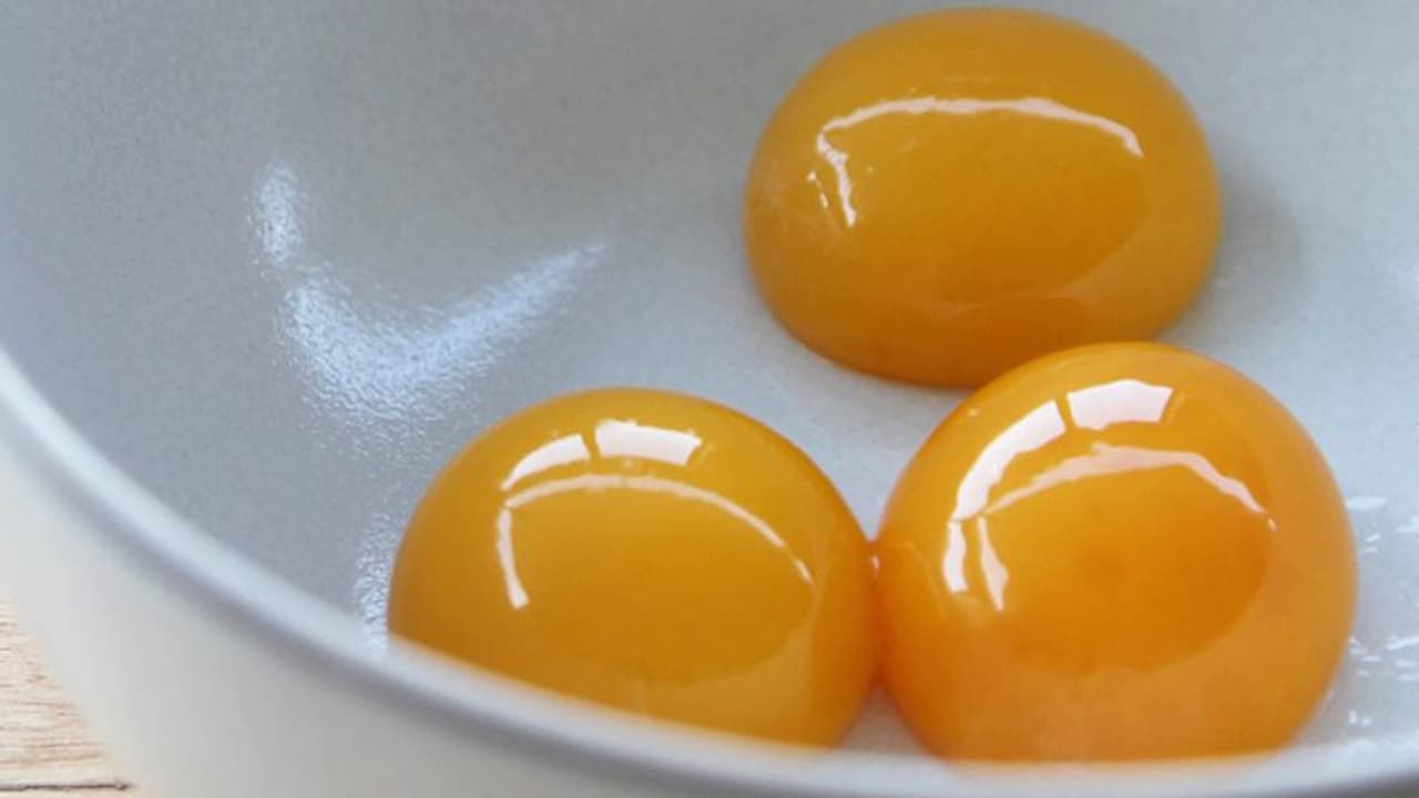 മുട്ടയുടെ മഞ്ഞക്കരു നിങ്ങൾ ഒഴിവാക്കാറുണ്ടോ; ഡയറ്റീഷ്യൻ പറയുന്നത്