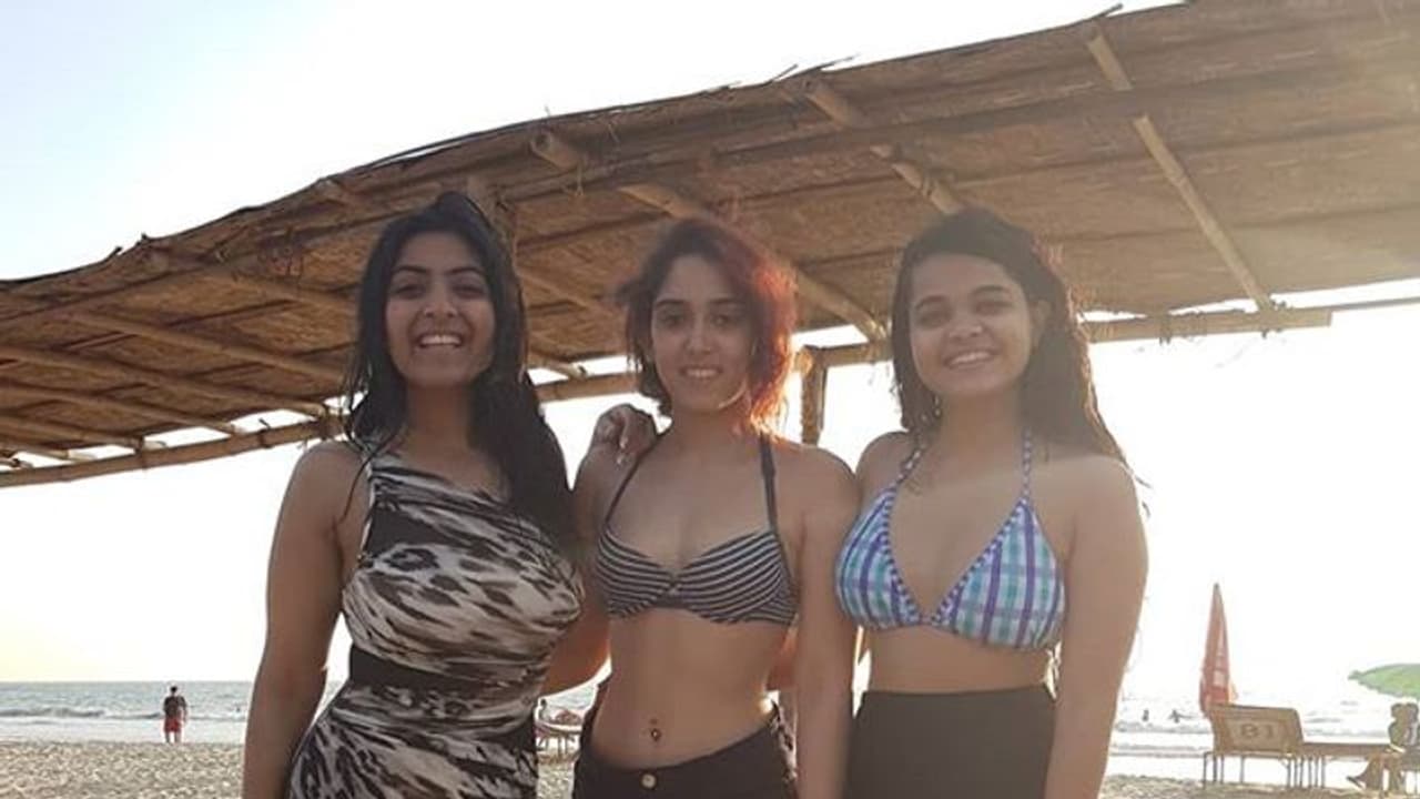 বিকিনিতে ঠিকরে বেরোচ্ছে ক্লিভেজের উষ্ণতা, আমির কন্যাকে চুমুতে ভরিয়ে দিলেন নেটিজেনরা বিকিনিতে ঠিকরে বেরোচ্ছে ক্লিভেজের উষ্ণতা, আমির কন্যাকে চুমুতে ভরিয়ে দিলেন নেটিজেনরা