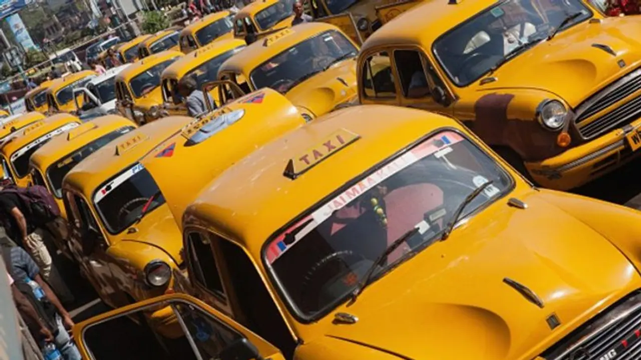 টানা ২ দিন বন্ধ মিটার ট্যাক্সি, অ্যাপ ক্যাব! ভোগান্তি শহরবাসীর টানা ২ দিন বন্ধ মিটার ট্যাক্সি, অ্যাপ ক্যাব! ভোগান্তি শহরবাসীর