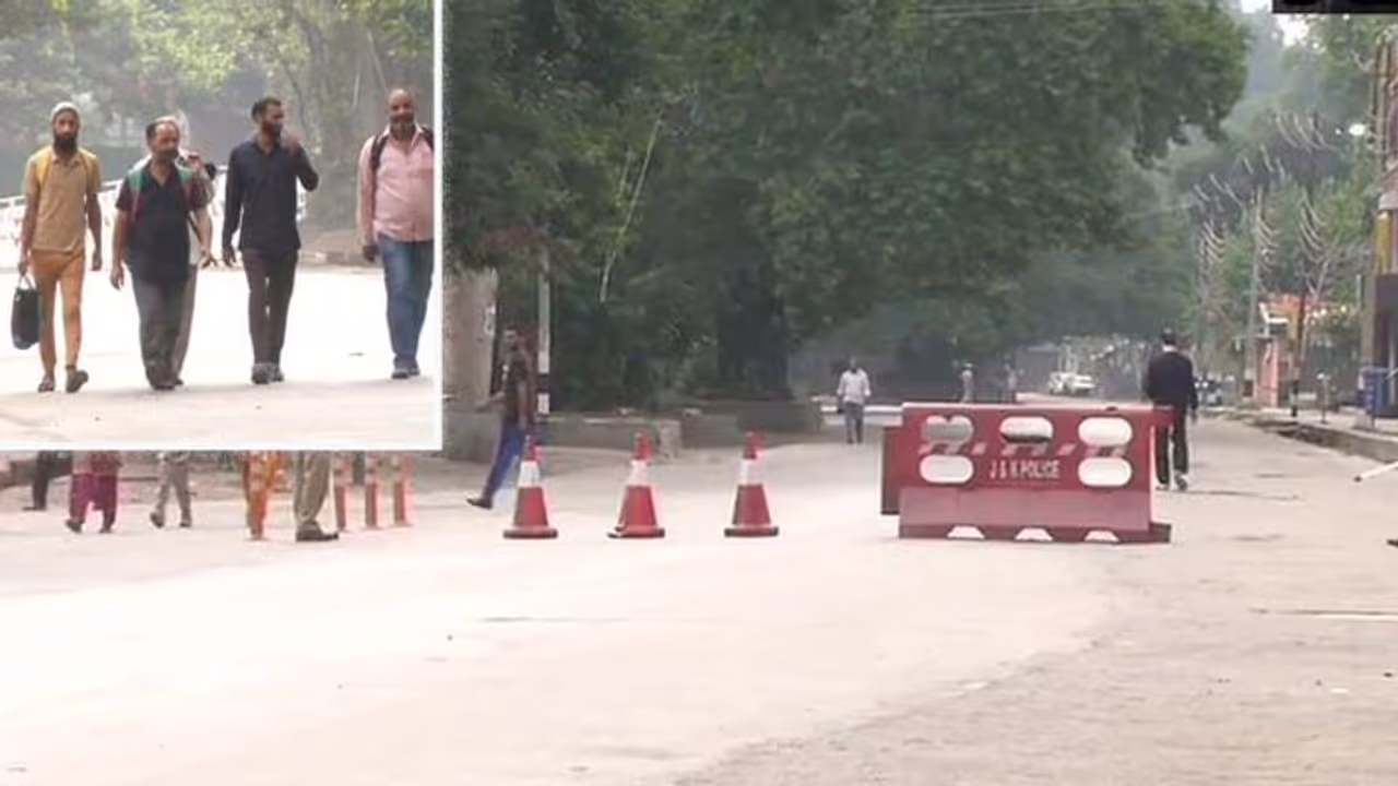 NSA अजीत डोभाल ने कश्मीर से भेजी ये रिपोर्ट, जानें फैसले के बाद कैसा है कश्मीर का माहौल NSA अजीत डोभाल ने कश्मीर से भेजी ये रिपोर्ट, जानें फैसले के बाद कैसा है कश्मीर का माहौल