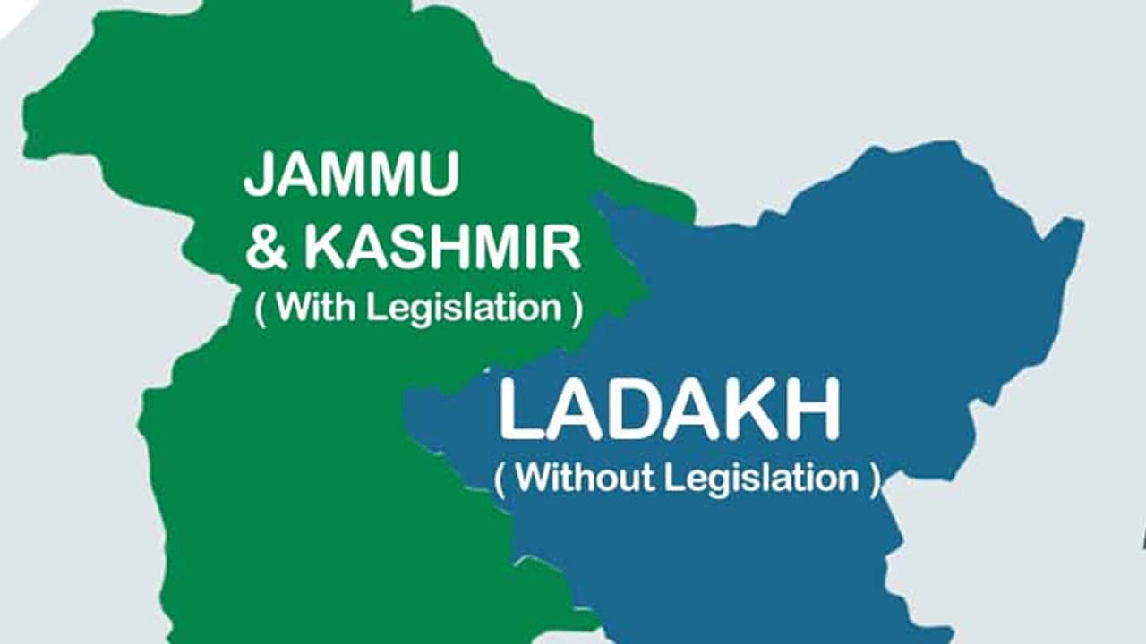 ஜம்மு காஷ்மீர், லடாக் யூனியன் பிரதேசங்கள் உருவாயின... புதிய ஆளுநர்கள் இன்று பதவியேற்பு! ஜம்மு காஷ்மீர், லடாக் யூனியன் பிரதேசங்கள் உருவாயின... புதிய ஆளுநர்கள் இன்று பதவியேற்பு!