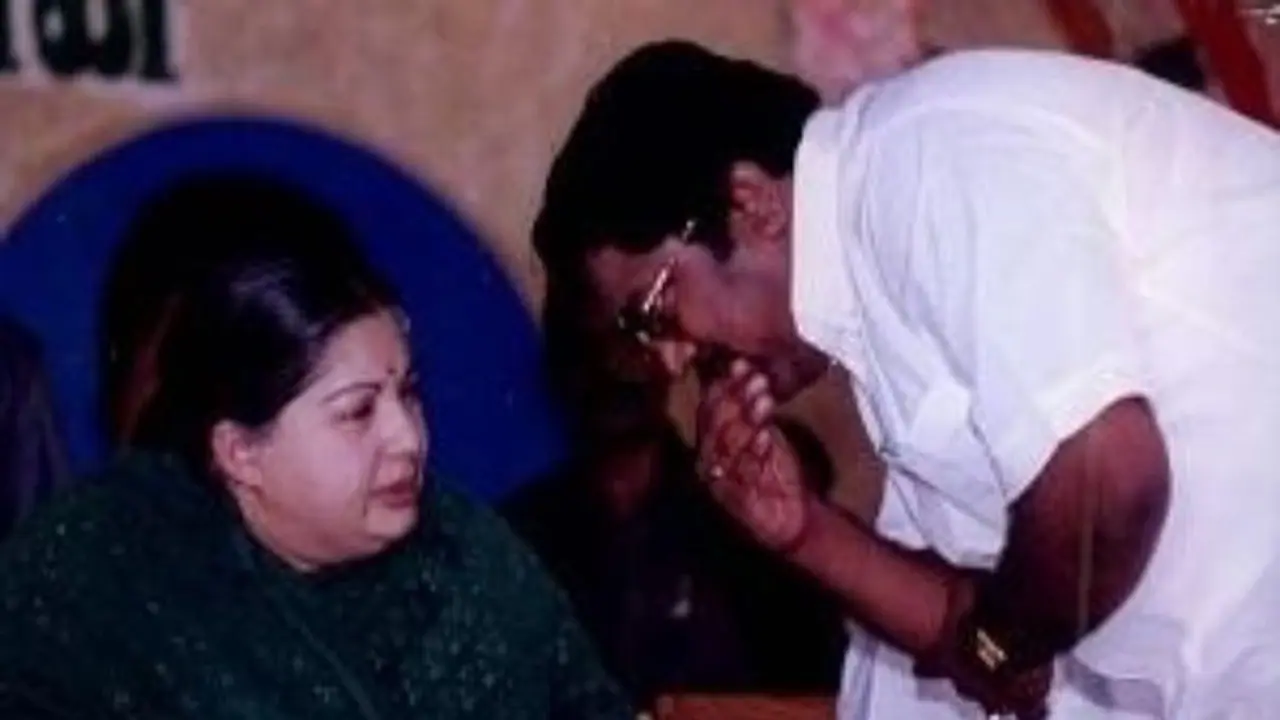 'ஜெ' ஸ்டைலில் இரும்புக் கோட்டை கட்டி சிங்கிள் சிங்கமாக இருக்க திட்டம் போடும் தினா... 'ஜெ' ஸ்டைலில் இரும்புக் கோட்டை கட்டி சிங்கிள் சிங்கமாக இருக்க திட்டம் போடும் தினா...