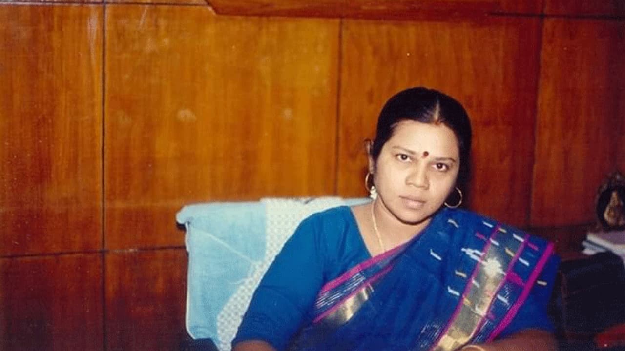 கருணாநிதி அமைச்சரவையில் இடம்பெற்ற ஜெனிபர் சந்திரன் காலமானார்..! கருணாநிதி அமைச்சரவையில் இடம்பெற்ற ஜெனிபர் சந்திரன் காலமானார்..!