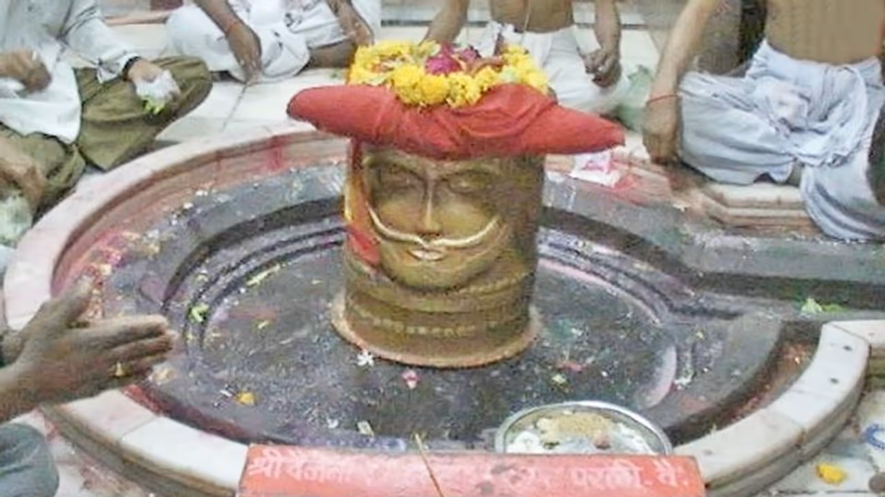 सावन: रावण से जुड़ी है इस ज्योतिर्लिंग की कथा, यहां त्रिशूल नहीं पंचशूल की होती है पूजा सावन: रावण से जुड़ी है इस ज्योतिर्लिंग की कथा, यहां त्रिशूल नहीं पंचशूल की होती है पूजा