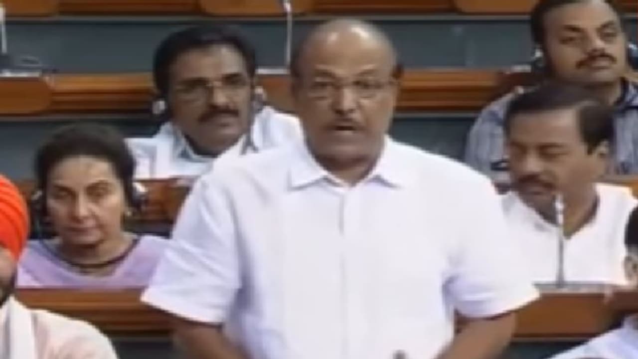 'ചരിത്രം മറന്നുള്ള അത്യധികം അപകടകരമായ കളിയാണിത്'; കശ്മീര് ബില്ലില് കുഞ്ഞാലിക്കുട്ടി 'ചരിത്രം മറന്നുള്ള അത്യധികം അപകടകരമായ കളിയാണിത്'; കശ്മീര് ബില്ലില് കുഞ്ഞാലിക്കുട്ടി