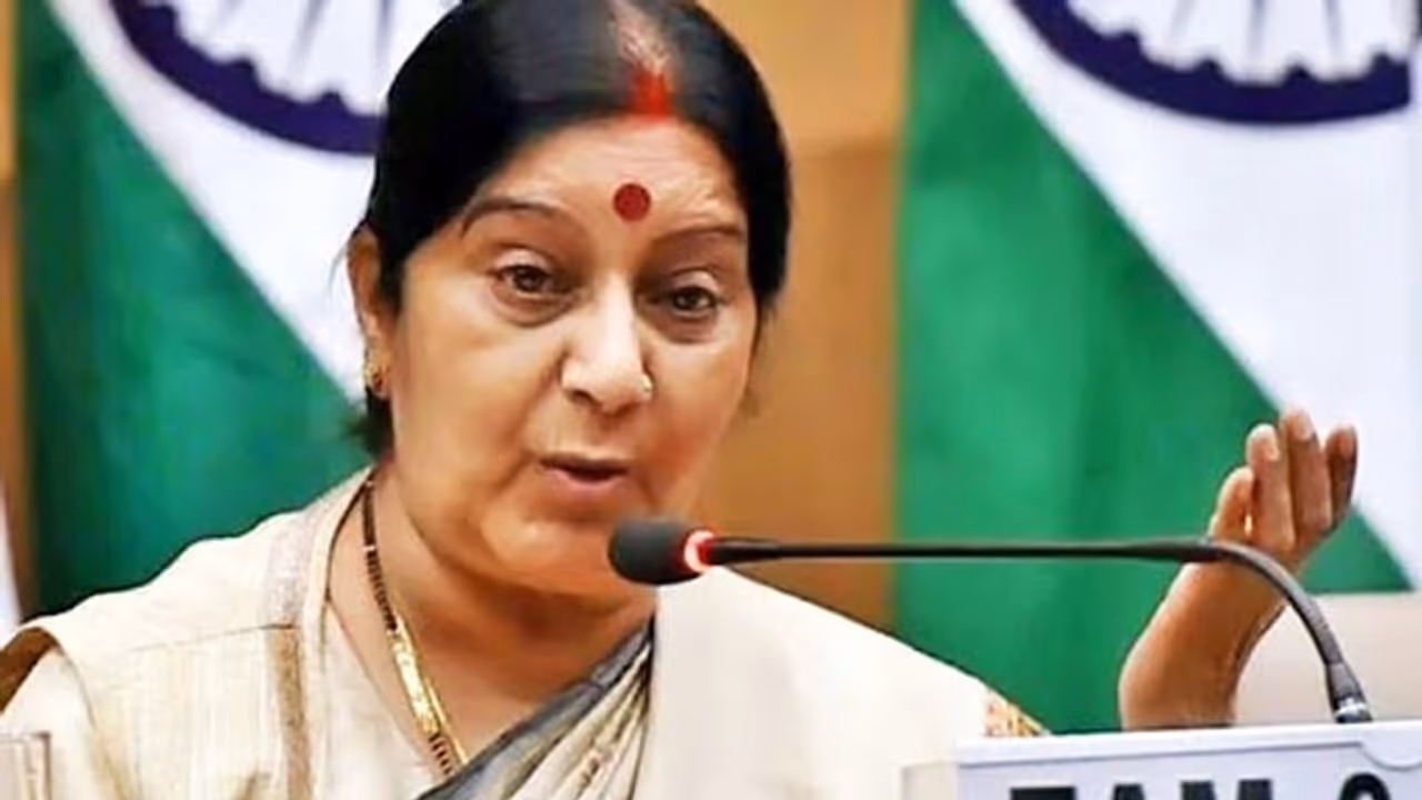 उत्तरप्रदेश से कर्नाटक तक 6 राज्यों की राजनीति में सक्रिय रहीं सुषमा, दिल्ली की पहली महिला मुख्यमंत्री भी बनीं उत्तरप्रदेश से कर्नाटक तक 6 राज्यों की राजनीति में सक्रिय रहीं सुषमा, दिल्ली की पहली महिला मुख्यमंत्री भी बनीं