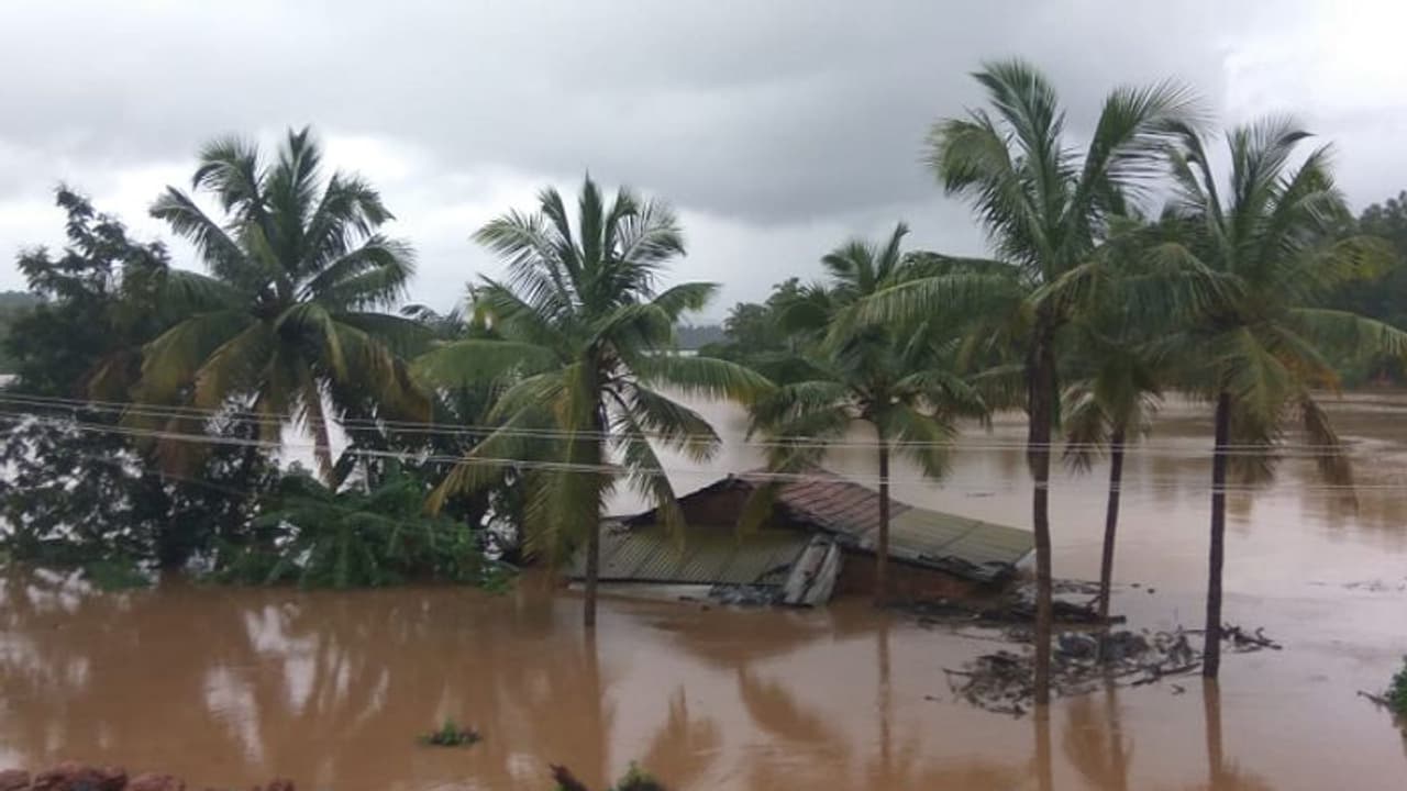 3 ದಿನ 20 ಸೆಂ.ಮೀ.ಗಿಂತ ಹೆಚ್ಚು ಮಳೆ ನಿರೀಕ್ಷೆ: ಈ 7 ಜಿಲ್ಲೆಗಳಲ್ಲಿ ರೆಡ್‌ ಅಲರ್ಟ್‌!