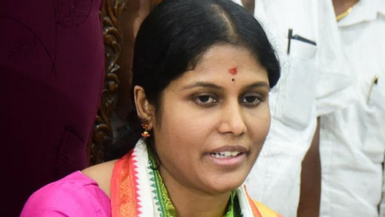 ಬೆಂಗಳೂರು: ಕಾಂಗ್ರೆಸ್ ಟಿಕೆಟ್ ಘೋಷಣೆಗೂ ಮೊದಲೇ ಗಂಗಾಂಬಿಕೆ ನಾಮಪತ್ರ ಸಲ್ಲಿಕೆಗೆ ಸಿದ್ಧತೆ..! ಬೆಂಗಳೂರು: ಕಾಂಗ್ರೆಸ್ ಟಿಕೆಟ್ ಘೋಷಣೆಗೂ ಮೊದಲೇ ಗಂಗಾಂಬಿಕೆ ನಾಮಪತ್ರ ಸಲ್ಲಿಕೆಗೆ ಸಿದ್ಧತೆ..!