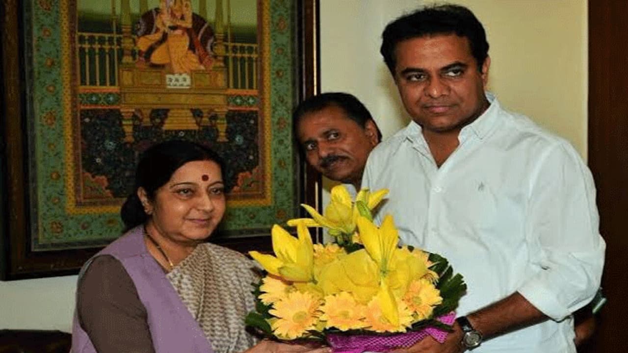 సుష్మాని కించపరుస్తూ కామెంట్... పాక్ నెటిజన్ కి కేటీఆర్ కౌంటర్ సుష్మాని కించపరుస్తూ కామెంట్... పాక్ నెటిజన్ కి కేటీఆర్ కౌంటర్