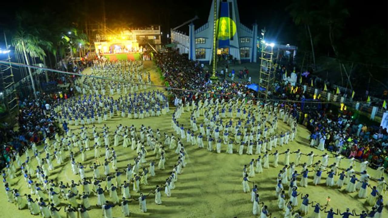 14 മിനിറ്റ്, 1002 വനിതകള്; വ്യത്യസ്ത അനുഭവമായി വ്ളാത്തങ്കരയില് 'ക്രിസ്തീയ' തിരുവാതിര 14 മിനിറ്റ്, 1002 വനിതകള്; വ്യത്യസ്ത അനുഭവമായി വ്ളാത്തങ്കരയില് 'ക്രിസ്തീയ' തിരുവാതിര