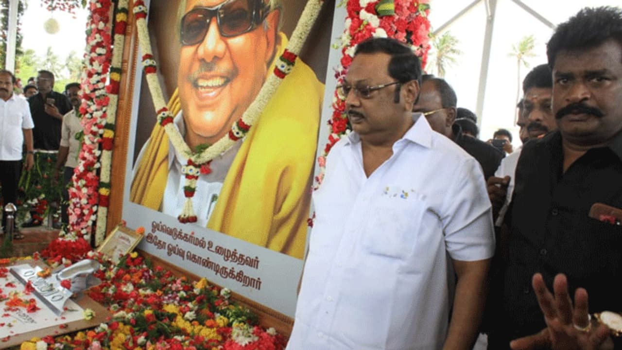 மீண்டும் ஆக்டிவேட் ஆன அழகிரி..! சட்டமன்ற தேர்தலை குறி வைத்து தடலாடி..! பரபர பின்னணி..! மீண்டும் ஆக்டிவேட் ஆன அழகிரி..! சட்டமன்ற தேர்தலை குறி வைத்து தடலாடி..! பரபர பின்னணி..!