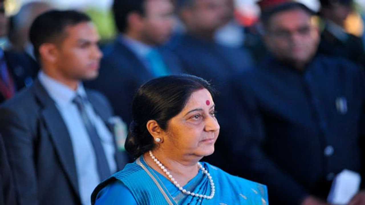 পনেরো দিন আগে তাঁর মৃত্যু কামনা করেছিল যুবক, মুখের মতো জবাব দেন সুষমা পনেরো দিন আগে তাঁর মৃত্যু কামনা করেছিল যুবক, মুখের মতো জবাব দেন সুষমা