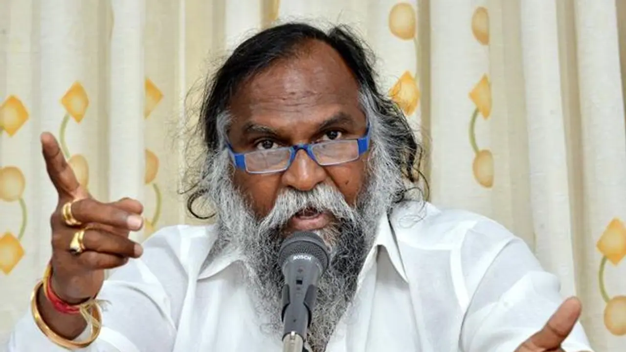 కేసీఆర్కు ఊడిగం చేయడం మానుకోండి: ఐఏఎస్లపై జగ్గారెడ్డి విసుర్లు కేసీఆర్కు ఊడిగం చేయడం మానుకోండి: ఐఏఎస్లపై జగ్గారెడ్డి విసుర్లు