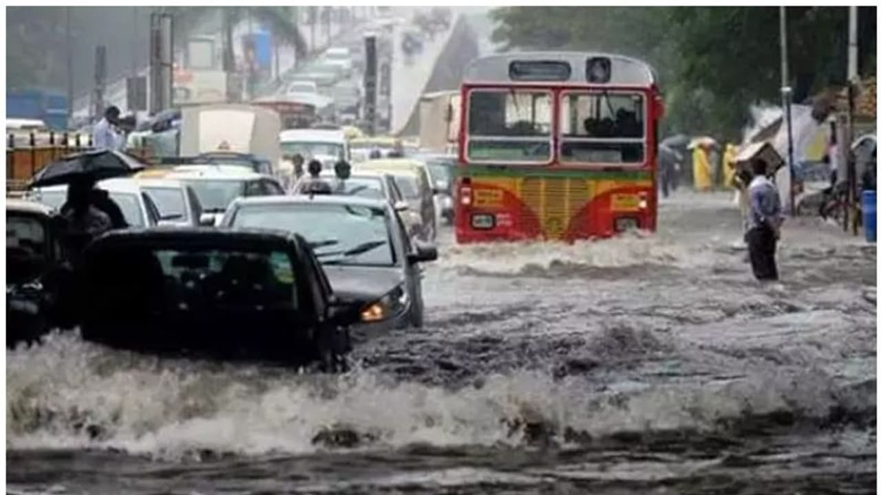 മഴയ്ക്ക് താല്ക്കാലിക ശമനം; പക്ഷെ മുംബൈയില് രണ്ട് ദിവസത്തേക്ക് മുന്നറിയിപ്പ് മഴയ്ക്ക് താല്ക്കാലിക ശമനം; പക്ഷെ മുംബൈയില് രണ്ട് ദിവസത്തേക്ക് മുന്നറിയിപ്പ്