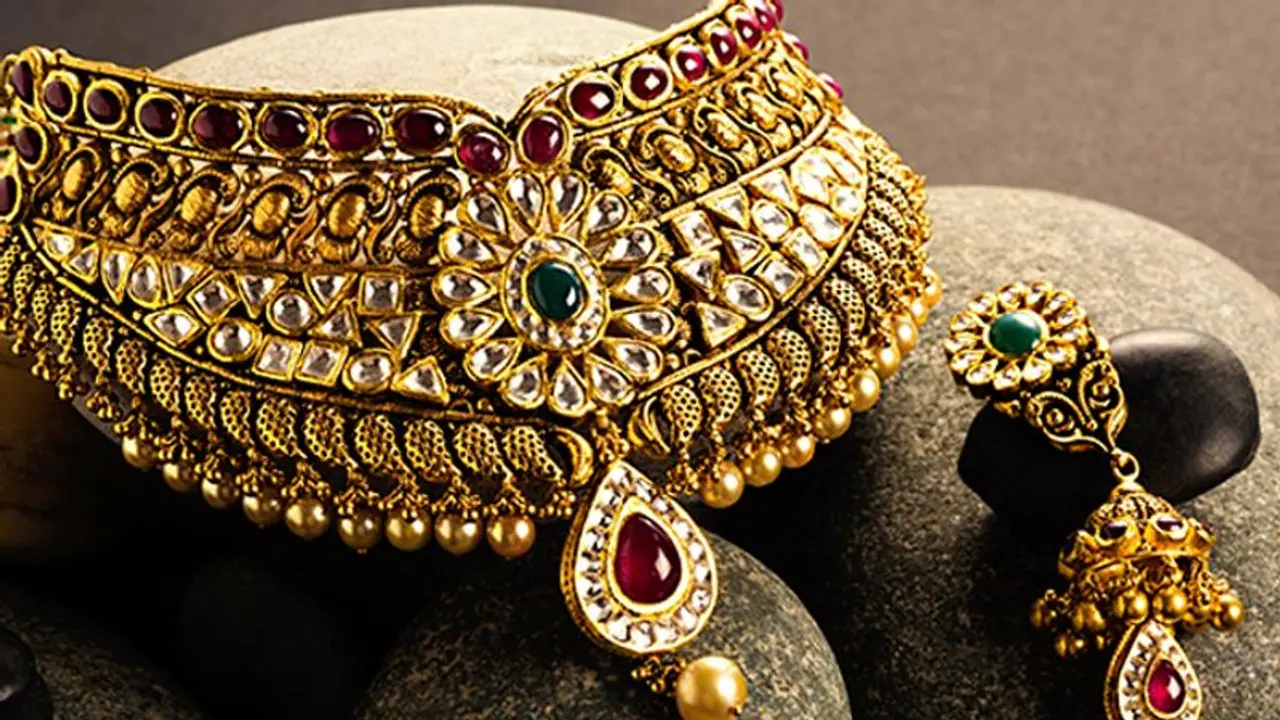 ಶುರುವಾಯಿತು ಇಳಿಕೆಯ ಪರ್ವ: ಬಂಗಾರದ ಬೆಲೆ ತುಂಬ ಅಪೂರ್ವ! ಶುರುವಾಯಿತು ಇಳಿಕೆಯ ಪರ್ವ: ಬಂಗಾರದ ಬೆಲೆ ತುಂಬ ಅಪೂರ್ವ!